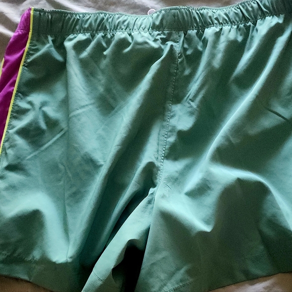 Northface shorts great colors! Nwt short or swim trunks - Picture 5 of 9